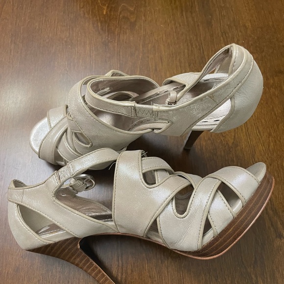 Coach - Picture 4 of 4